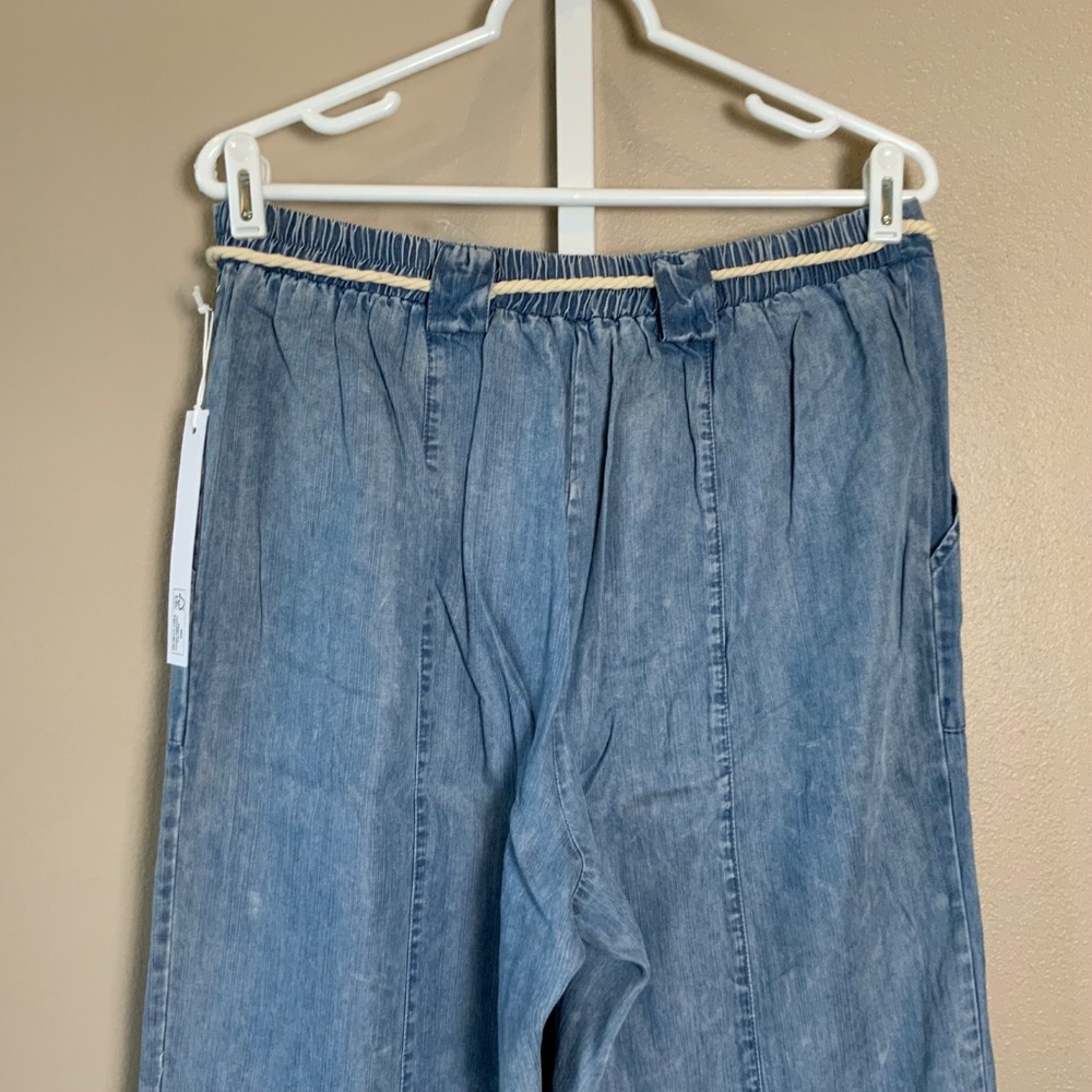Jane + Delancey Chambray Lightweight Cropped Belted Pants - Picture 10 of 16